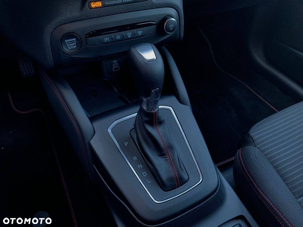 Ford Focus 1.0 EcoBoost mHEV ST-Line Design - 13