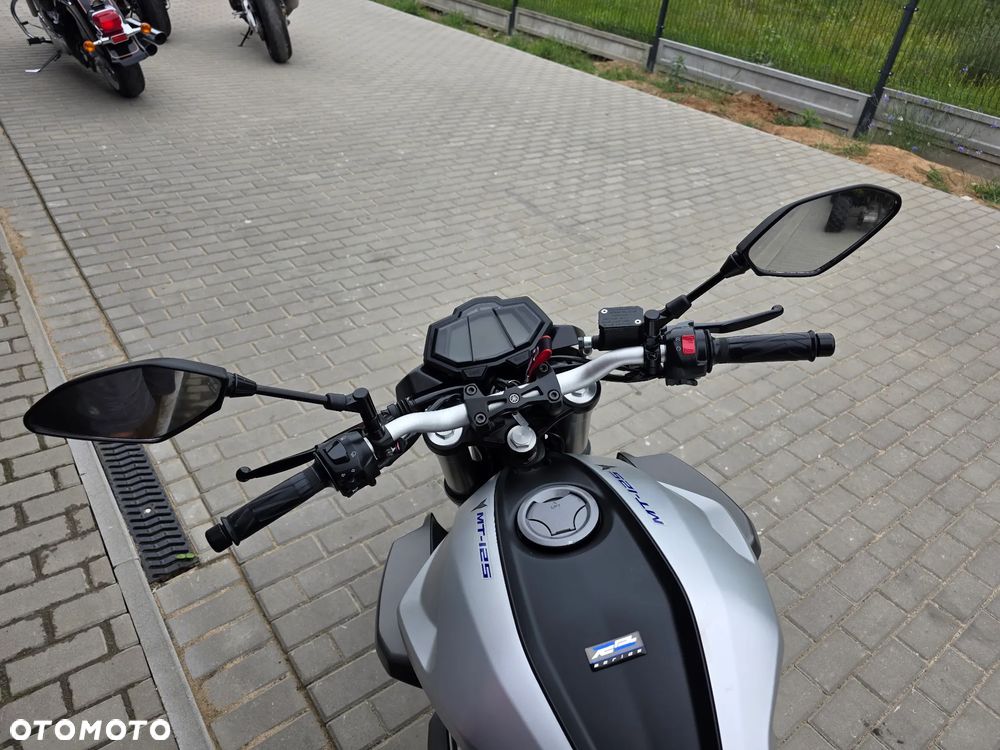 Yamaha MT - 28