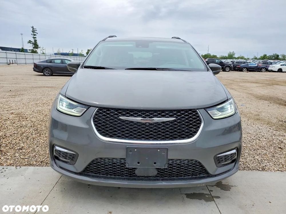 Chrysler Pacifica - 2