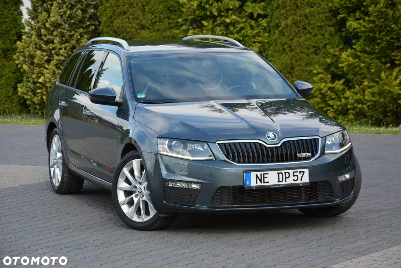 Skoda Octavia Combi 2.0 TDI DSG RS - 9