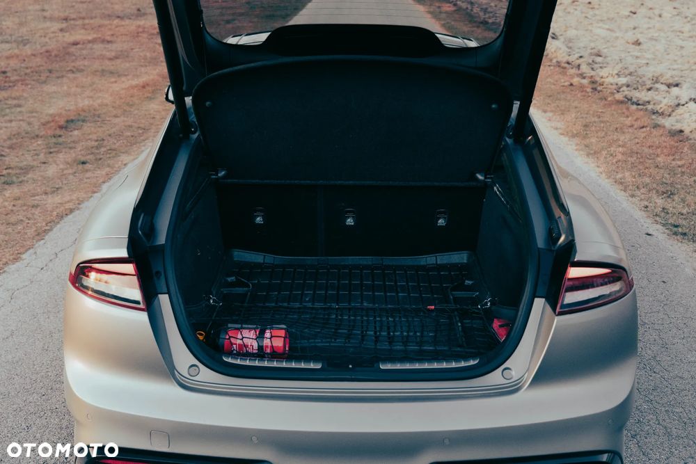 Kia Stinger - 10