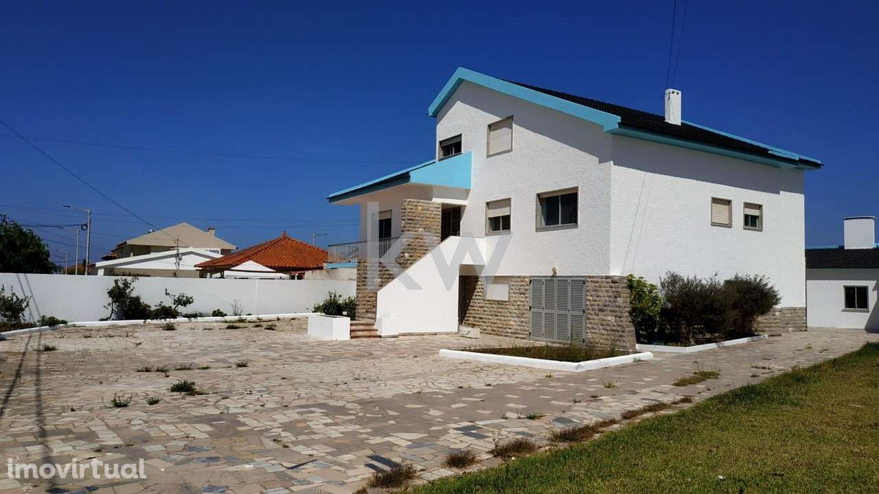 Moradia T11 a poucos minutos das Praias de Peniche - Grande imagem: 2/52