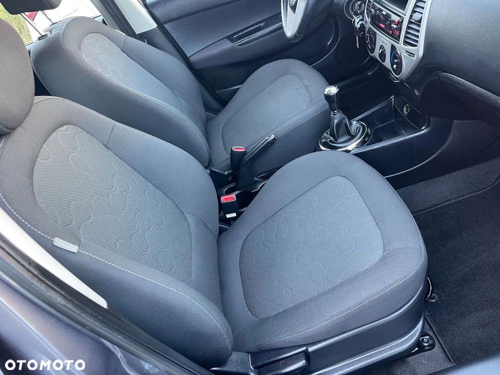 Hyundai i20 - 24