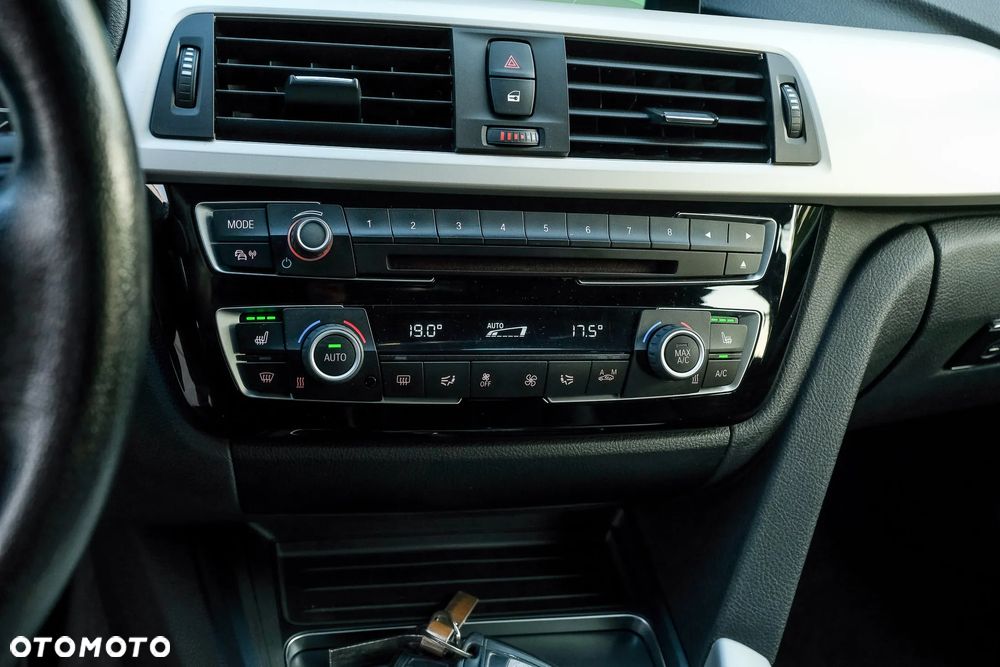BMW Seria 3 320d Sport Line - 17