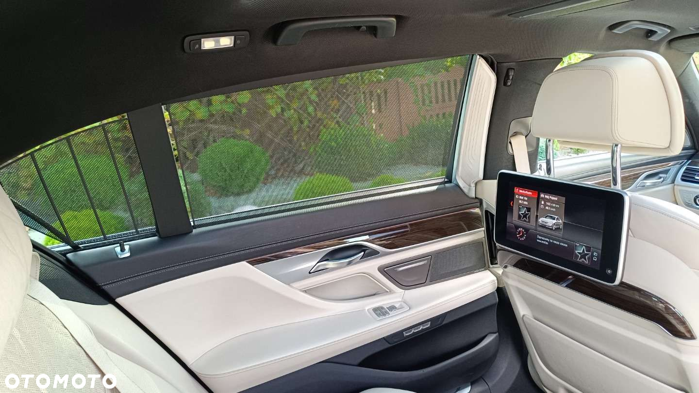 BMW Seria 7 - 38