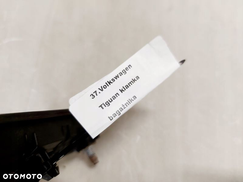 VW TIGUAN 1 I 5N KLAMKA BAGAŻNIKA MIKROSTYK KLAPY TYŁ TYLNEJ PRZĘŁĄCZNIK - 4