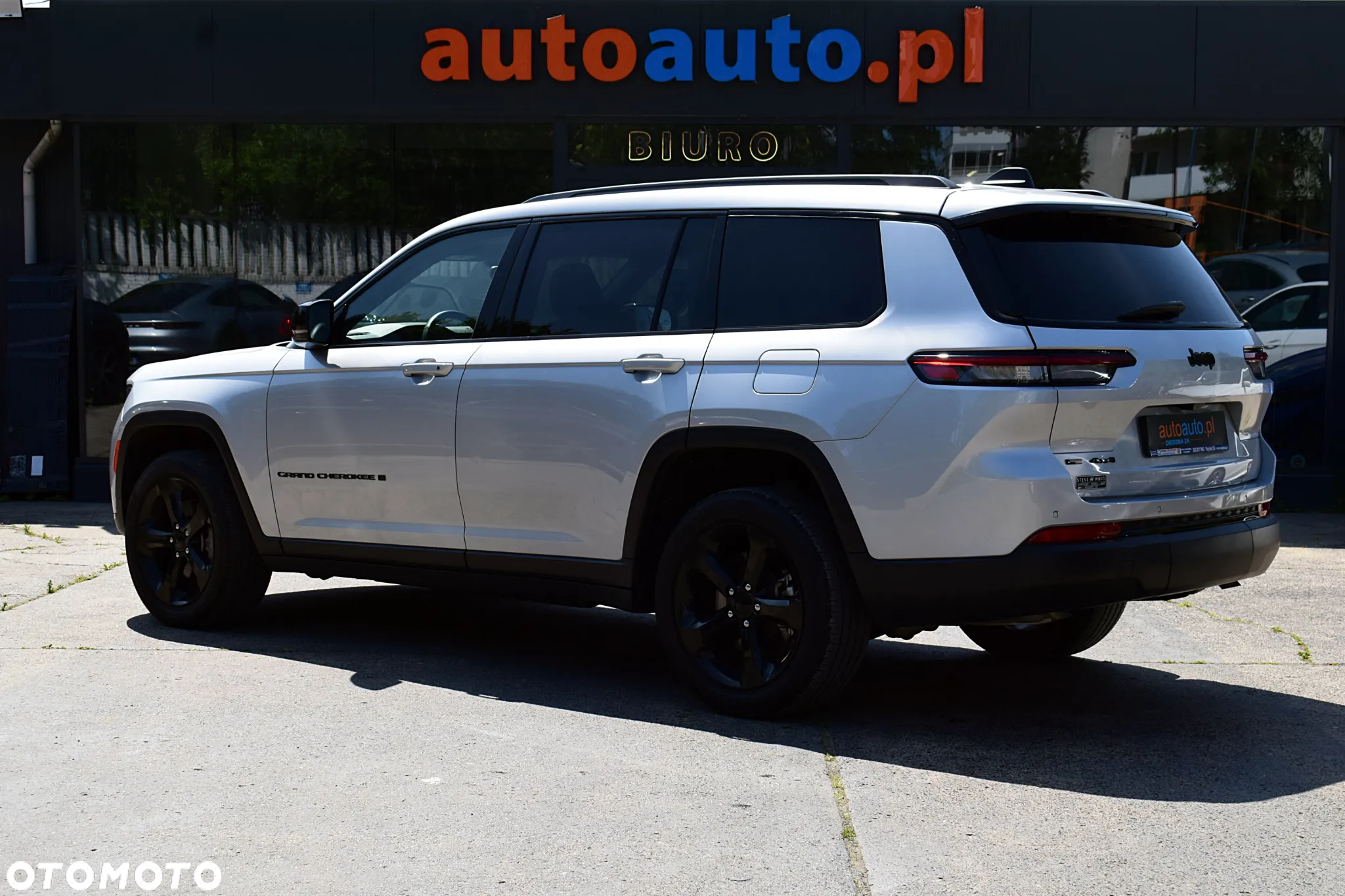 Jeep Grand Cherokee - 22