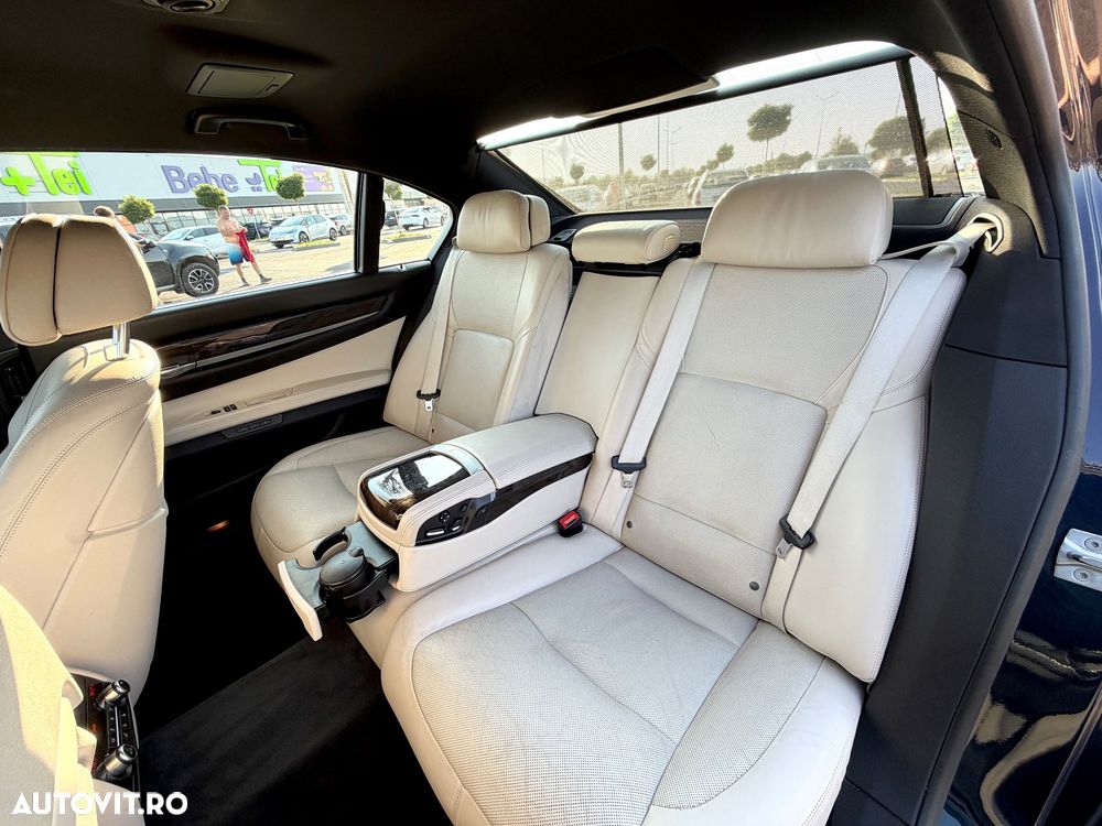 BMW Seria 7 740Li - 8