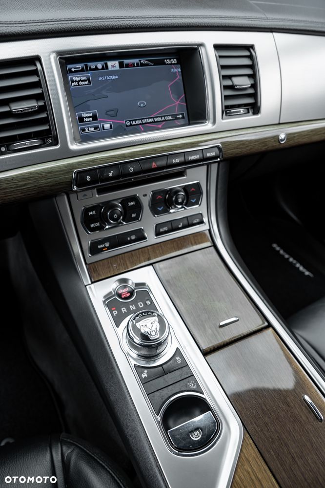 Jaguar XF 2.0 T Prestige - 38