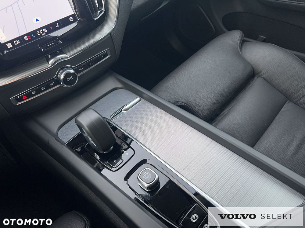 Volvo XC 60 B5 B AWD Plus Dark - 20