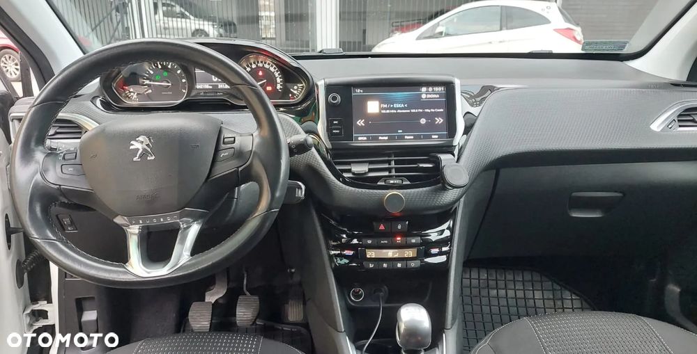 Peugeot 208 1.2 PureTech Allure S&S - 4