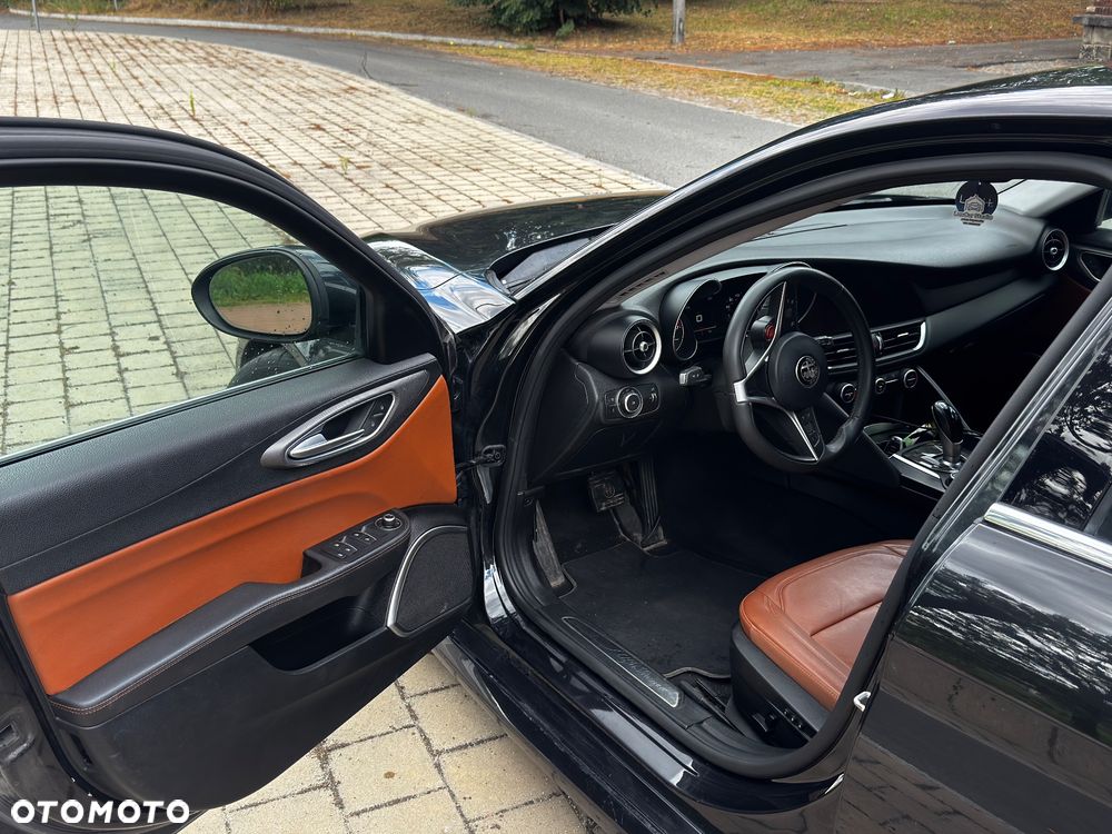 Alfa Romeo Giulia 2.0 Turbo 16V AT8-Q4 Ti - 9