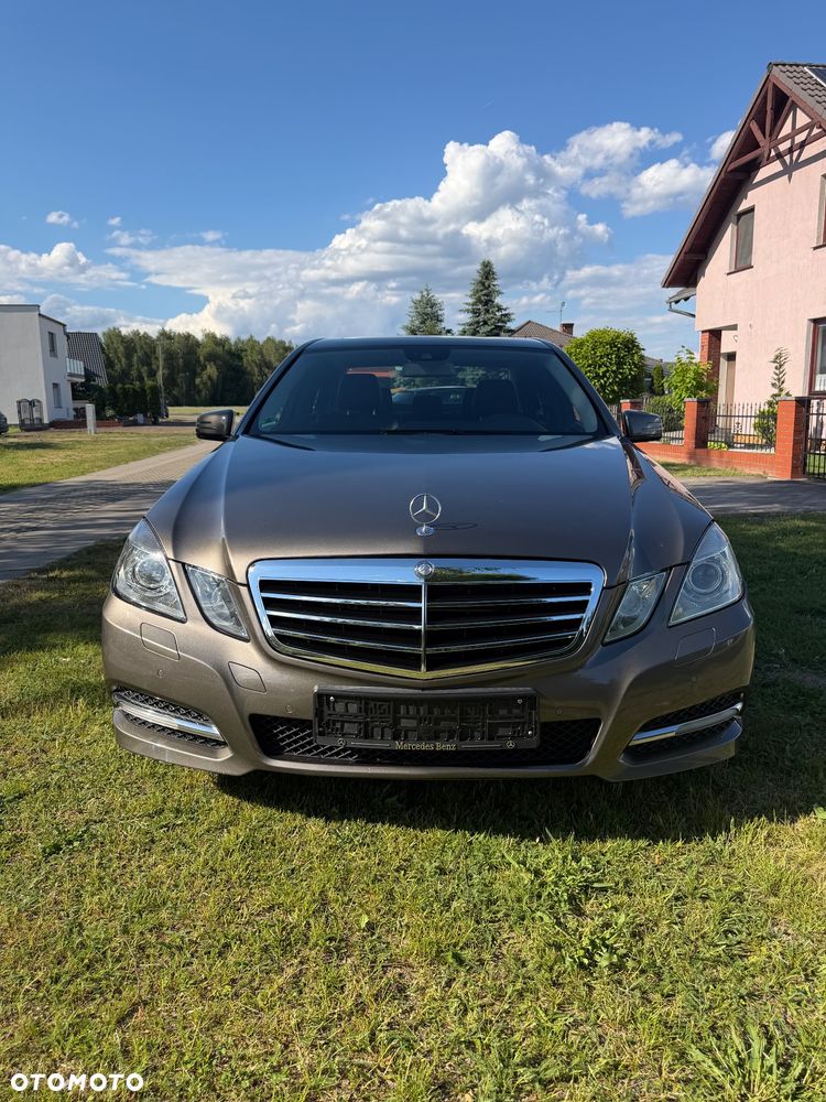 Mercedes-Benz Klasa E 300 CDI DPF BlueEFFICIENCY 7G-TRONIC Avantgarde - 17
