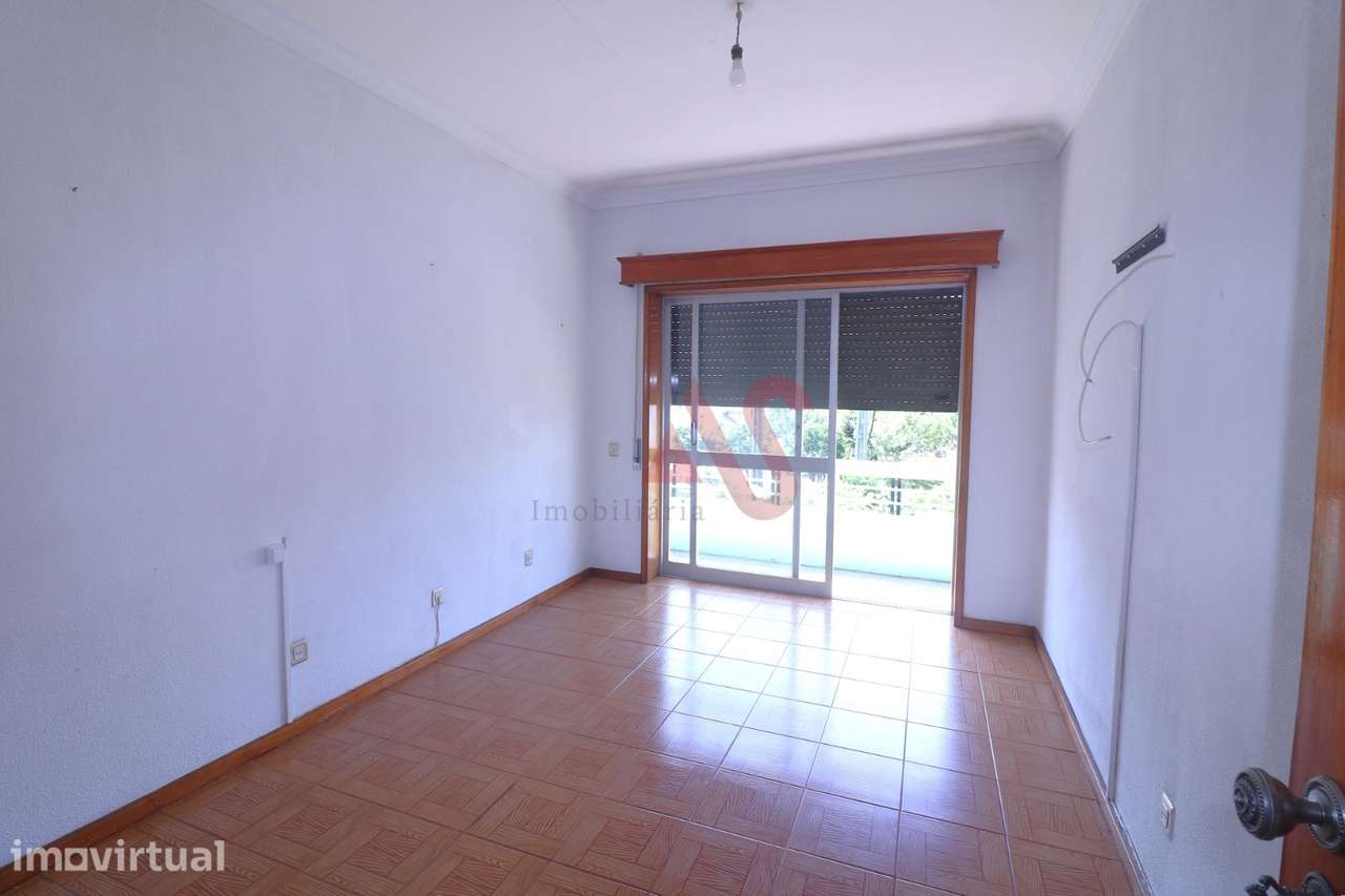 Apartamento T4 Espaçoso com Excelente Luminosidade em Roriz, Santo Tir - Grande imagem: 5/14