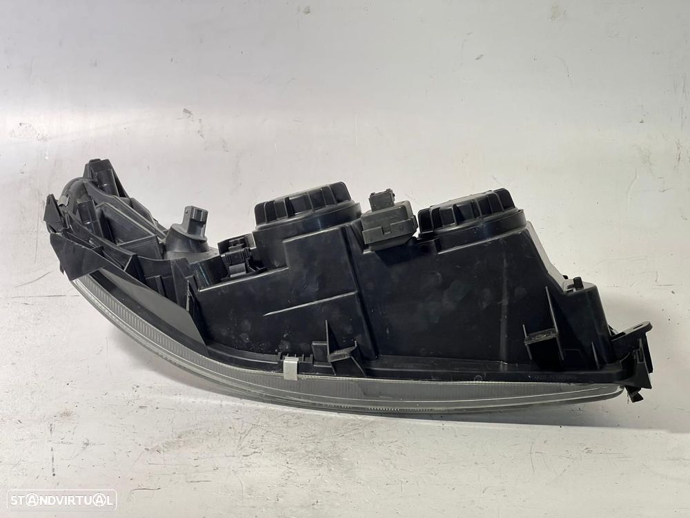 Farol Esq VOLVO V70 II (285) REF. 087731114L - 4