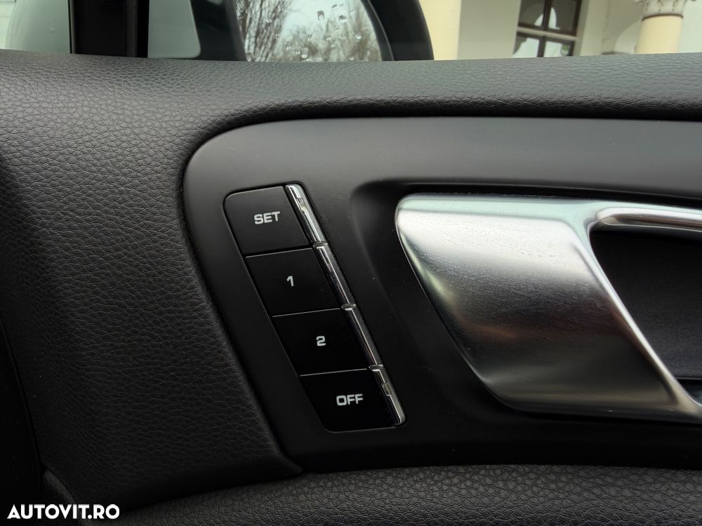 Porsche Cayenne Platinum Edition - 17