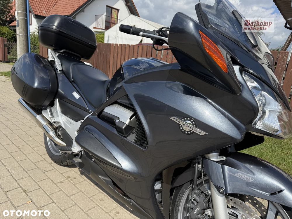 Honda ST - 8