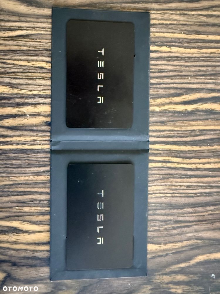 Tesla Model Y - 8