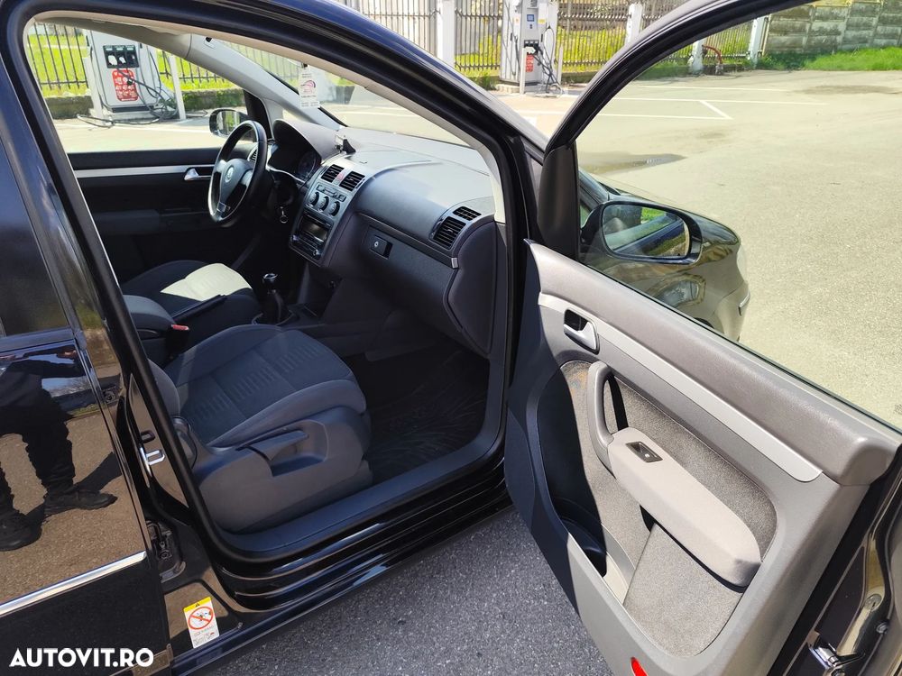 Volkswagen Touran 2.0TDI Highline - 23