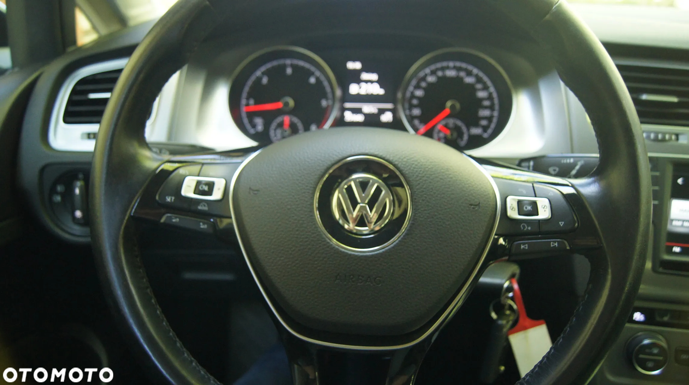 Volkswagen Golf 1.6 TDI BlueMotion Comfortline - 25