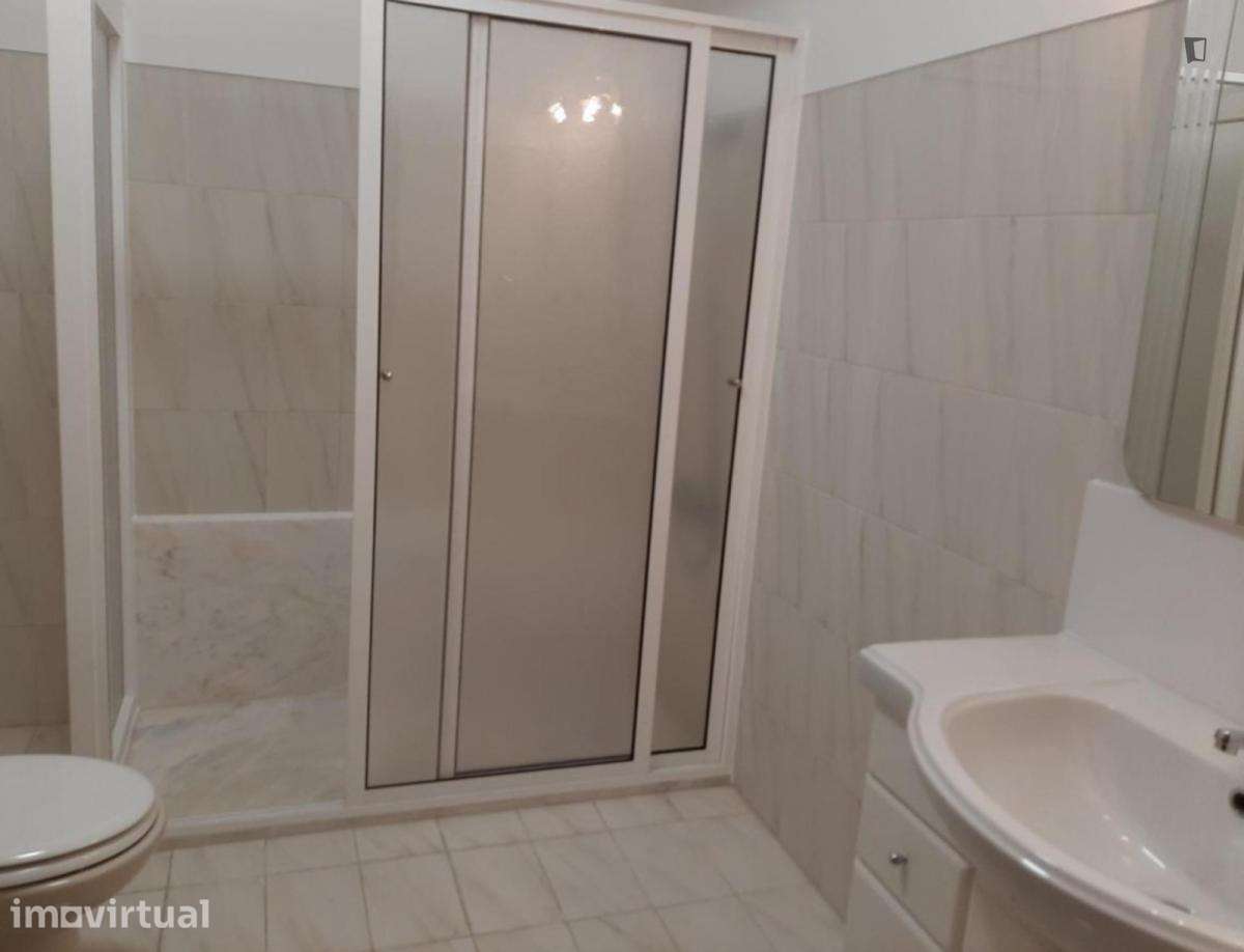 Quarto - localizado em Lisbon - Grande imagem: 3/4