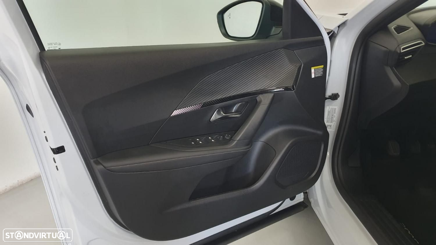 Peugeot 2008 1.2 PureTech Allure - 14