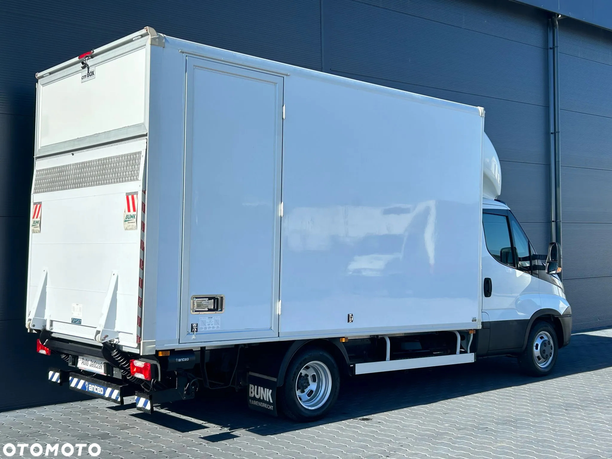 Iveco Daily 40C18 35C18 3.0 HPI Hi-Matic Kontener 8 palet + winda 800kg **Climatronic**Kamera**Sprowadzony**2019R** - 4