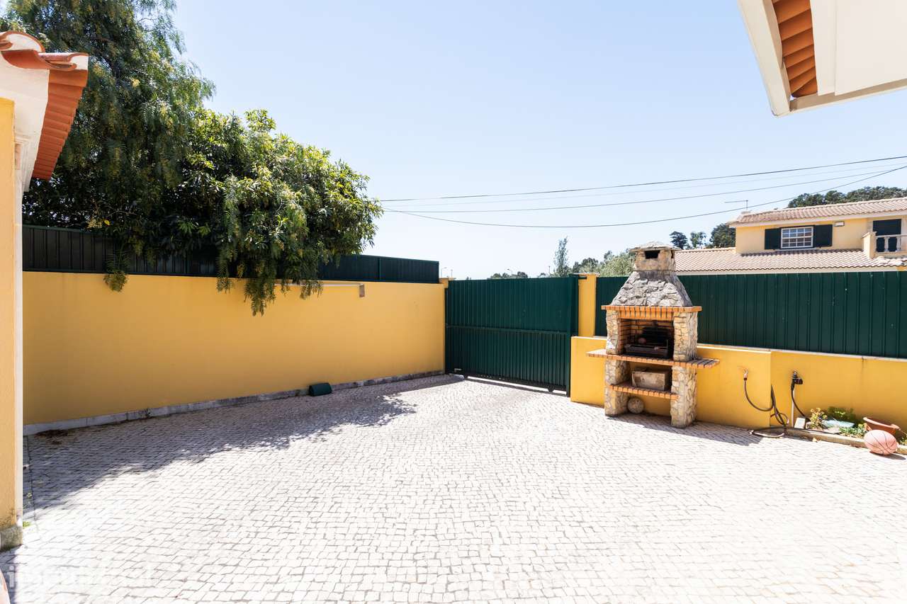 Moradia T3+1 com Jardim e Excelente Exposição solar em São Domingos de - Grande imagem: 4/34