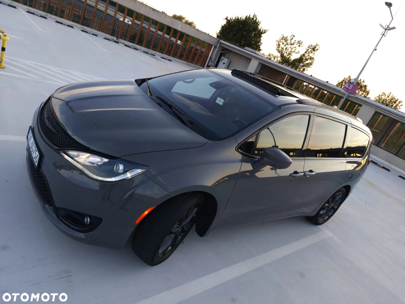 Chrysler Pacifica - 5