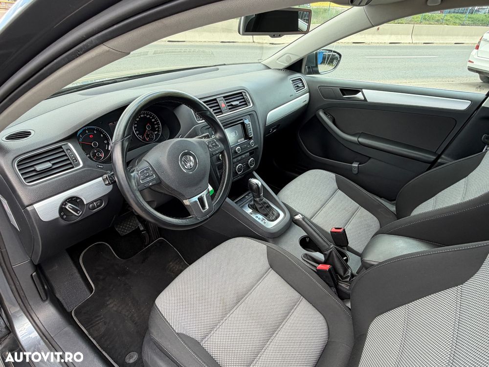 Volkswagen Jetta - 27
