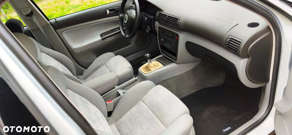 Volkswagen Passat 1.8T Comfortline - 16