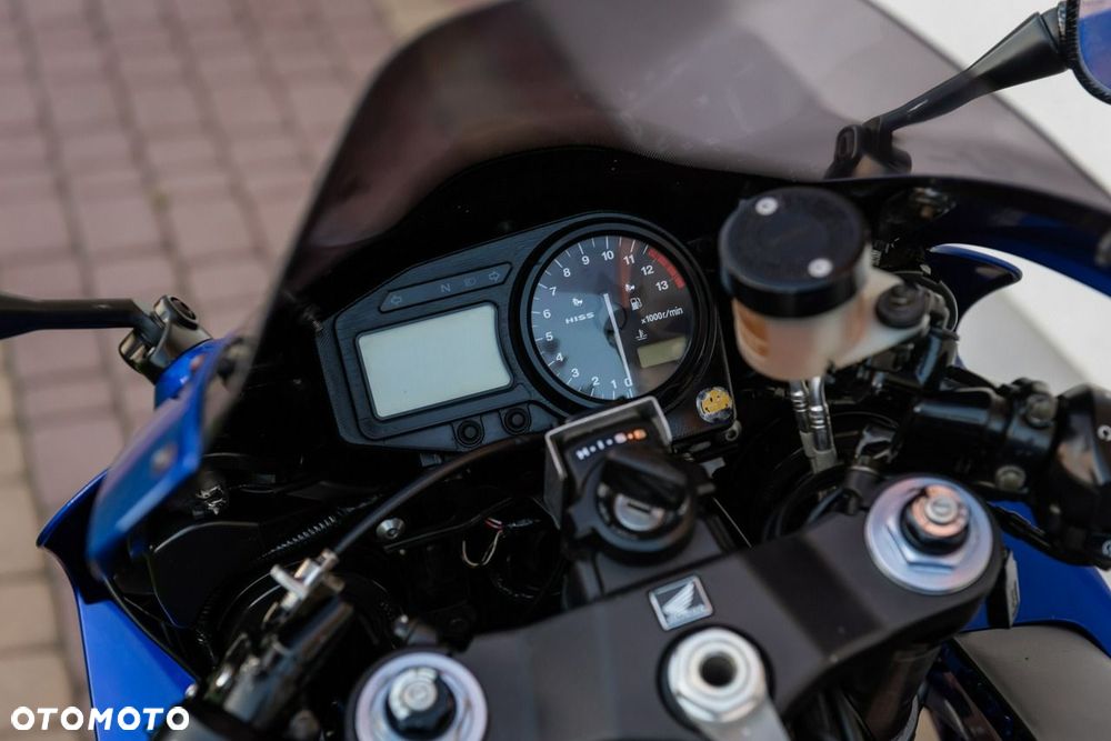 Honda CBR - 7