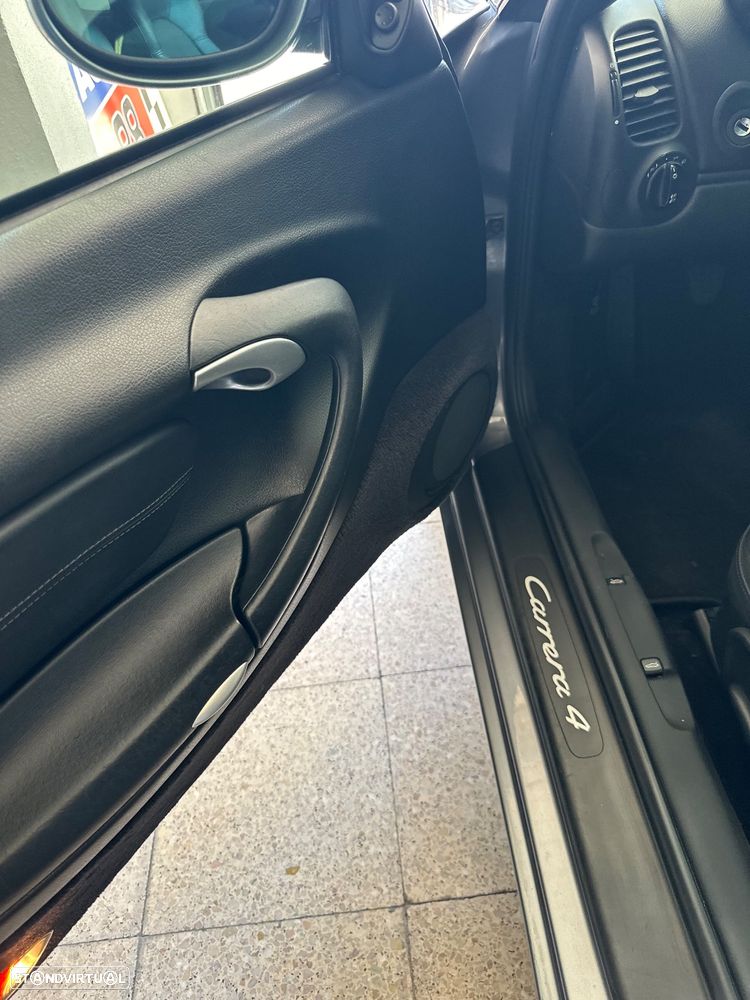 Porsche 911 (996) Carrera 4 - 6