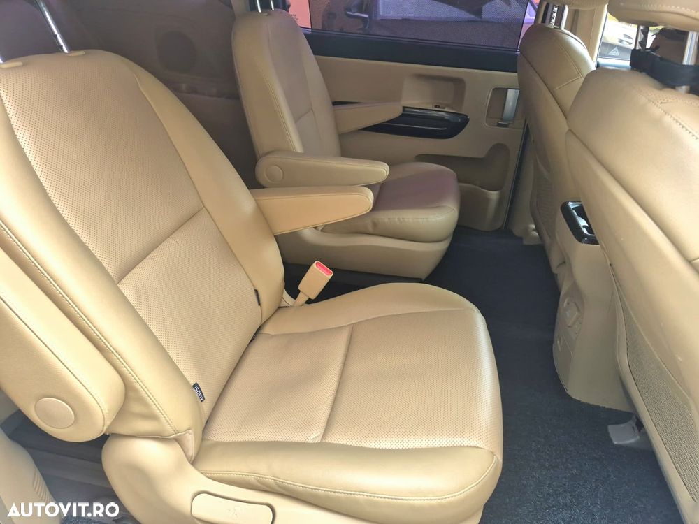 Kia Carnival - 37