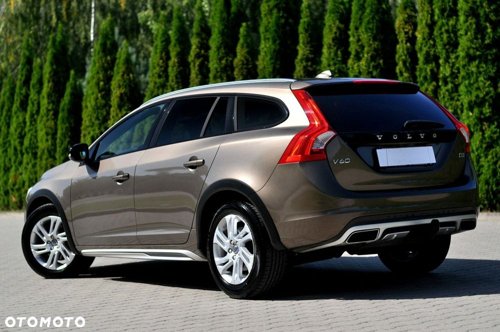 Volvo V60 Cross Country D3 Drive-E Momentum - 3