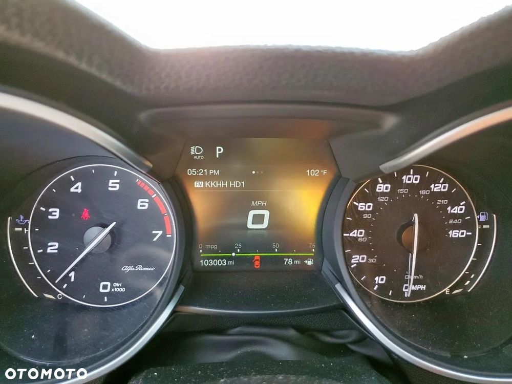 Alfa Romeo Stelvio - 8