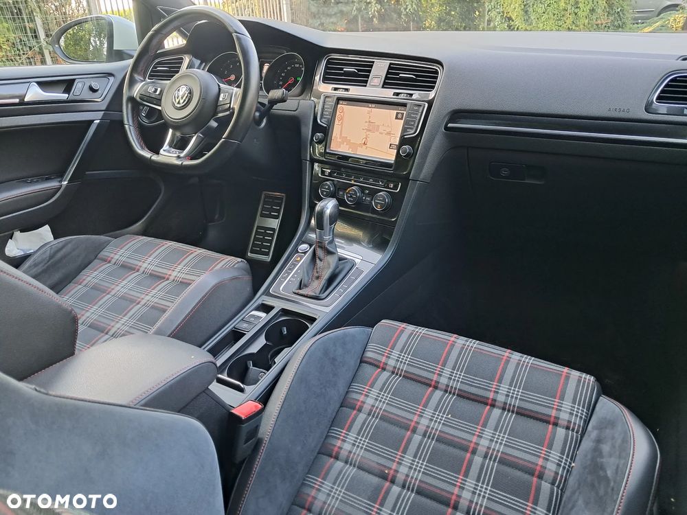 Volkswagen Golf - 21