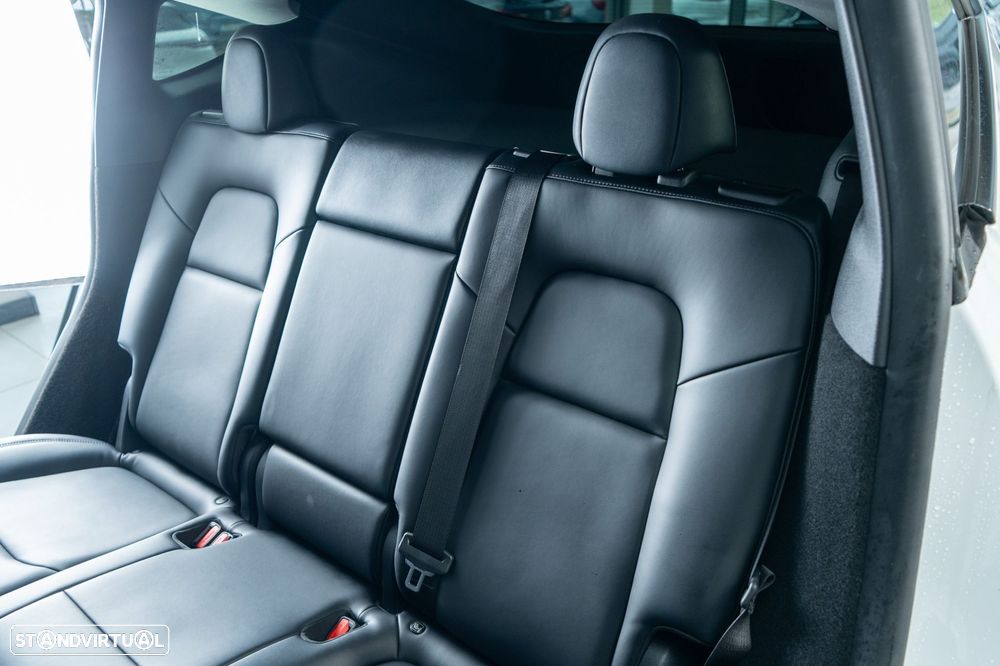 Tesla Model Y Long Range Dual Motor AWD - 11