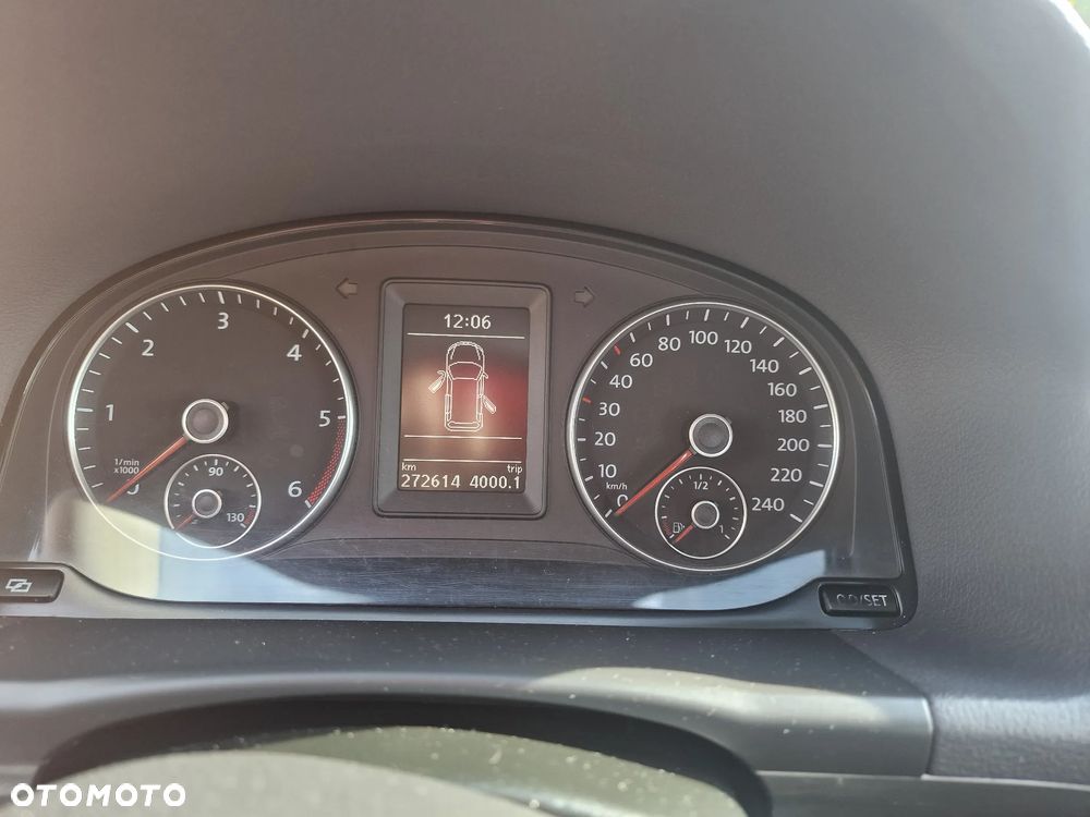 Volkswagen Touran - 12