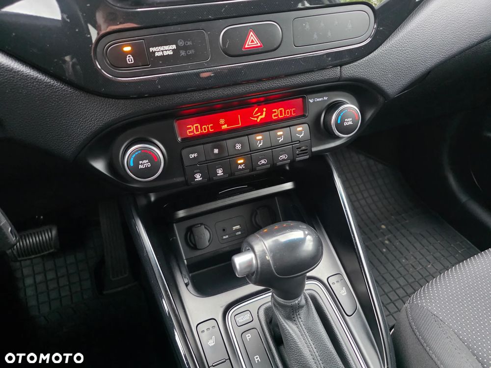 Kia Carens - 15