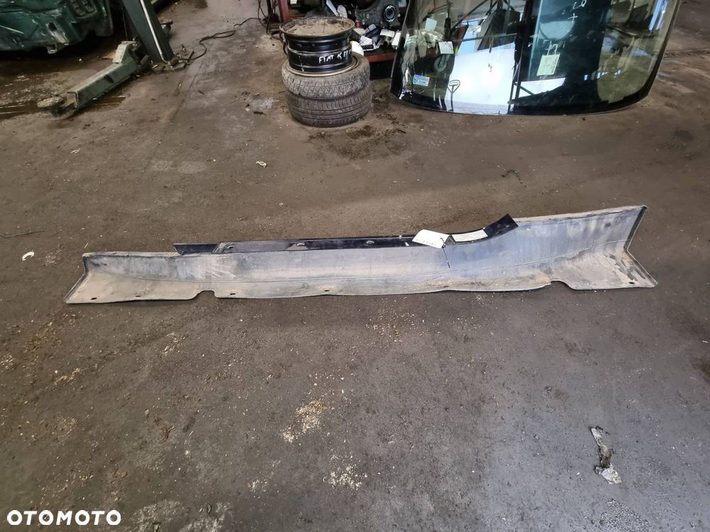 LISTWA BOCZNA PRAWA MASERATI GRANTURISMO S - 6