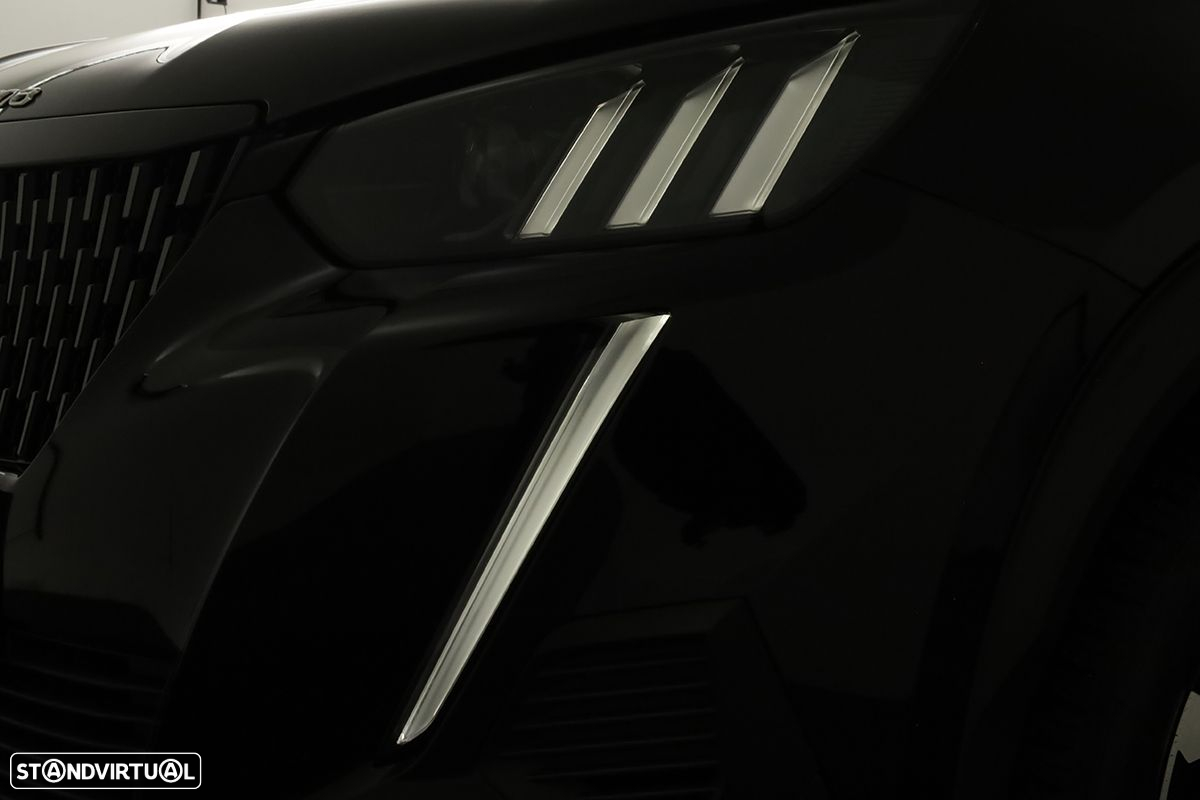 Peugeot 2008 1.2 PureTech GT EAT8 - 6