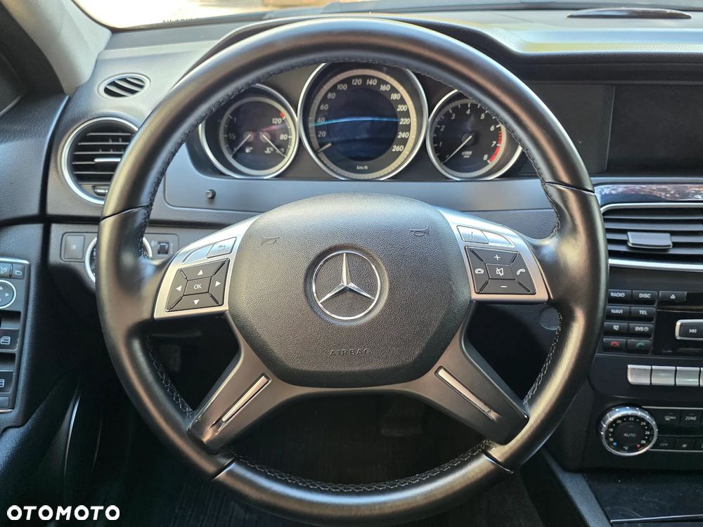 Mercedes-Benz Klasa C 180 BlueEFFICIENCY Elegance - 19