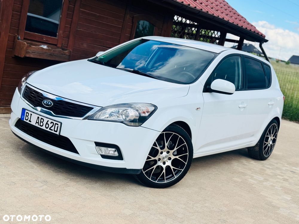 Kia Ceed 1.4 CVVT Dream-Team Edition - 1
