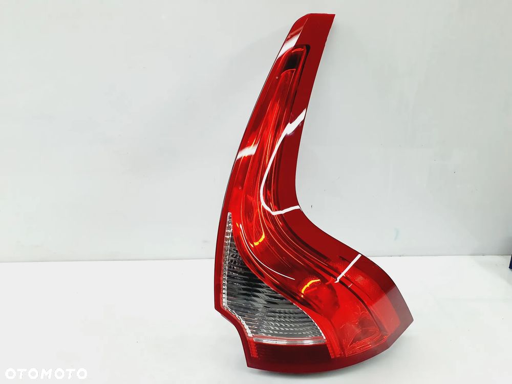 VOLVO XC60 I 2009 -2018 LAMPA TYŁ PRAWA LIFT ORYGINAŁ EU 31323035 - 2