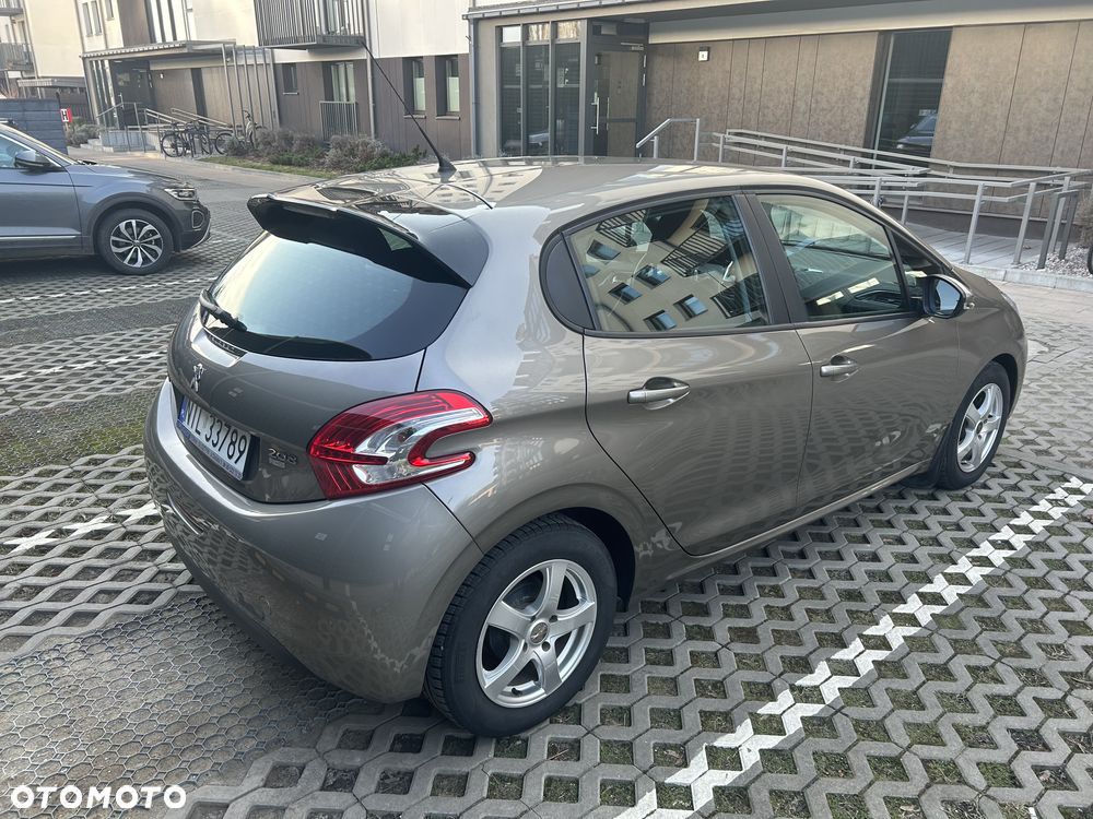 Peugeot 208 - 12