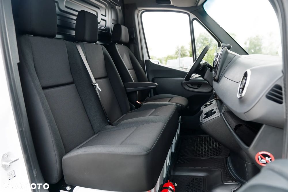 Mercedes-Benz Sprinter - 13