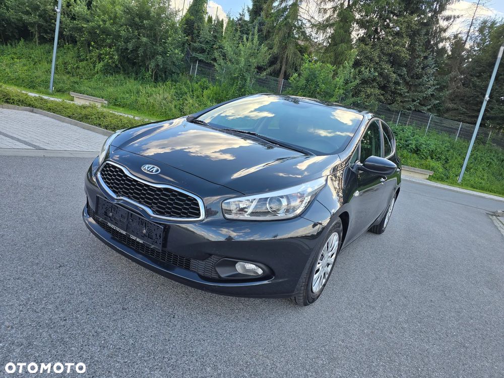 Kia Ceed - 33