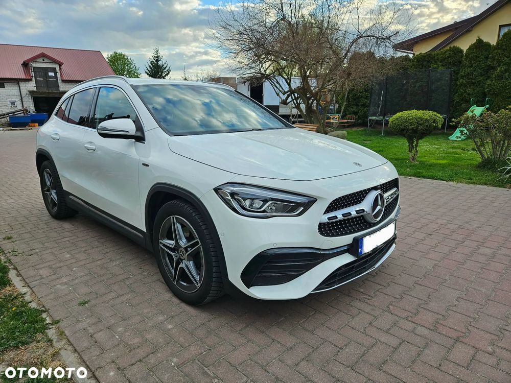 Mercedes-Benz GLA 180 AMG Line - 2