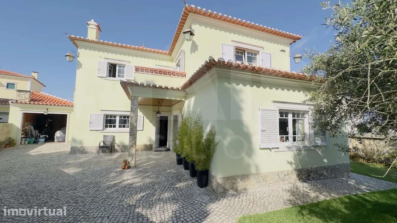 Exclusiva Moradia T4 com Jardim Privativo e Garagem | A minutos da ... - Grande imagem: 3/50